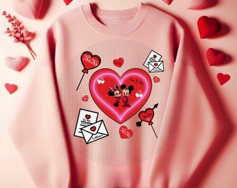 Può includere: Felpa rosa con un design di San Valentino con Topolino e Minnie Mouse all'interno di un cuore luminoso. Il design include cuori, frecce e il testo "You & Me".