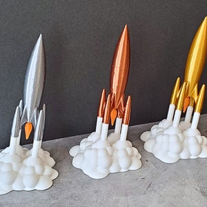 Metallic Retro Rocket 3D Print: Classic Sci-Fi Spaceship Decor