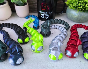 Alien Space Slug | 3D Printed Articulated Fidget Toy | Metallic Galactic Colors | Sci-Fi Sensory Toy | Sci-Fi Lovers & Kids Gift