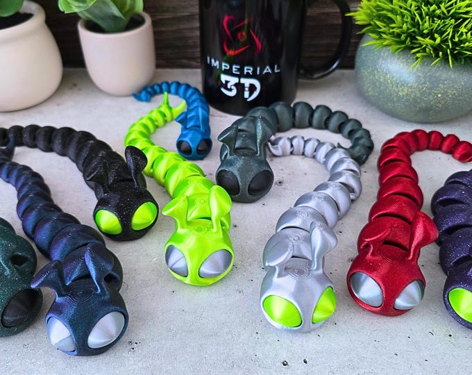 Alien Space Slug | 3D Printed Articulated Fidget Toy | Metallic Galactic Colors | Sci-Fi Sensory Toy | Sci-Fi Lovers & Kids Gift