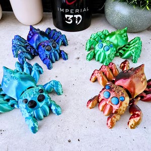 Cute Articulated Jumping Spider Flexi | 3D Printed Poseable Spider | Color-Changing Sensory Fidget | Creepy Gift | Collectible Spider Decor