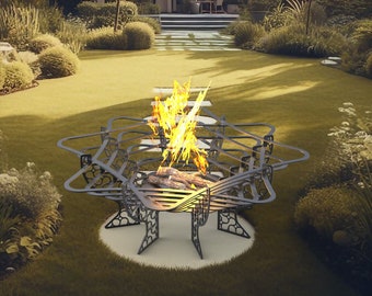 Puede incluir: Un pozo de fuego de metal negro con un diseño circular y un gran centro abierto. El pozo de fuego está rodeado de una cama de grava y se encuentra sobre un fondo de hierba verde exuberante y árboles.
