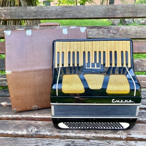 Folk Piano Accordion Smena  made in Ukraine 100 Bass Buttons,  Keyboard Accordian, Wonderful Rich sound.Case