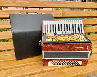 ロシアのアコーディオン ヴィンテージ ピアノ アコーディオン レッド
