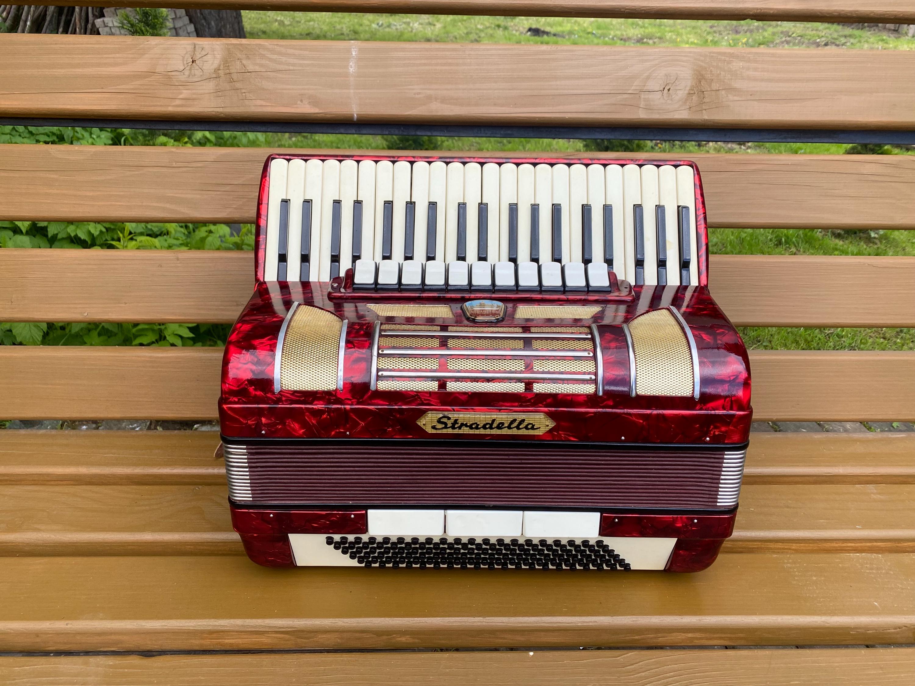 ヴィンテージストラデラアコーディオン、41鍵、120ベース、イタリア製