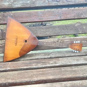 Russische Balalaika, Vintage landesweites Streichinstrument, Balalaika 6 Saiten PRIMA, Ukrainisches Volksinstrument, Musikalisches Vintage Instrument