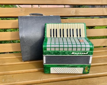Lightweight Piano Accordion,60 Bass, Yunost, for Beginners Children Kids, Straps, Musicales for Study, original case