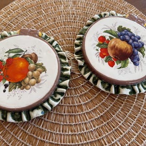 Set of 2 Vintage Ceramic Fruit Wall Hangings, Italian Decoration, Retro kitschy nostalgic Kitchen Mid Century Decor, Cabbage Border Plate