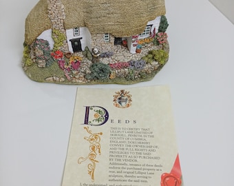 Lilliput lane old mother Hubbards cottage