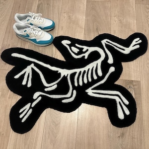 Tapis tufting fait main – Logo Arc’teryx – Décoration montagne & streetwear – Pièce unique
