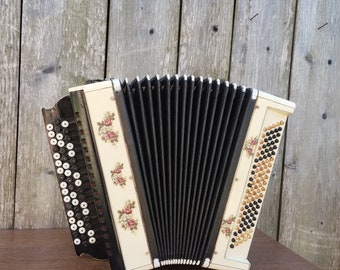 Antique wooden bayan 1940s, Single solid reed plates, Master button accordion, Handmade bayan, Professional button accordion,