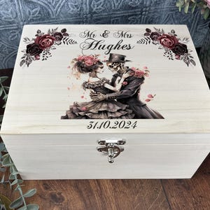 Gotisch schedelpaar gepersonaliseerde houten herinneringsdoos - bruiloft - jubileum - valentijnskaarten - herinneringen en aandenken - uniek ongewoon cadeau