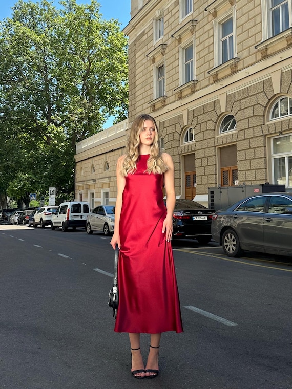 Elegant Burgundy Italian Silk Satin Maxi Dress Elegant Burgundy Italian Silk Satin Maxi Dress
