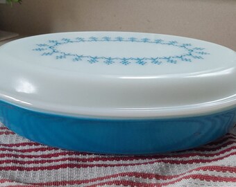 Pyrex blue divided dish with snowflake lid