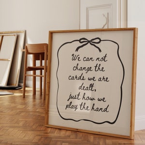 Coquette citaat strik print, spelende hand citaat print, zwart-wit poster, trendy citaat afdrukbare muurkunst, positieve fancy coole chique kunst