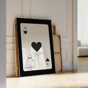 Impresión de as de corazones de Halloween de moda Lindo fantasma espeluznante Boo Póster en blanco y negro Feliz Halloween Arte de pared digital Impresión de dormitorio de estética preppy