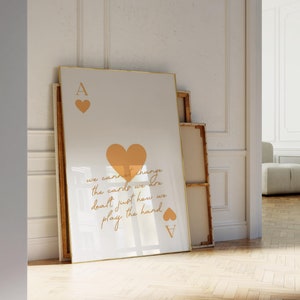 Poster di tendenza con stampa arancione con asso di cuori, citazione positiva, estetica, carta da gioco, carrello da bar retrò, arte murale digitale, preppy, glamour, y2k, funky