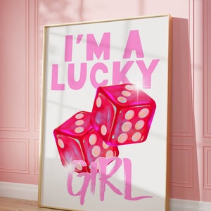 Soy una chica afortunada, Póster rosa femenino, Impresión de dados, Tirar los dados, Arte de pared moderno y moderno, Decoración de habitación retro rosa, Arte digital Y2K elegante y con estilo
