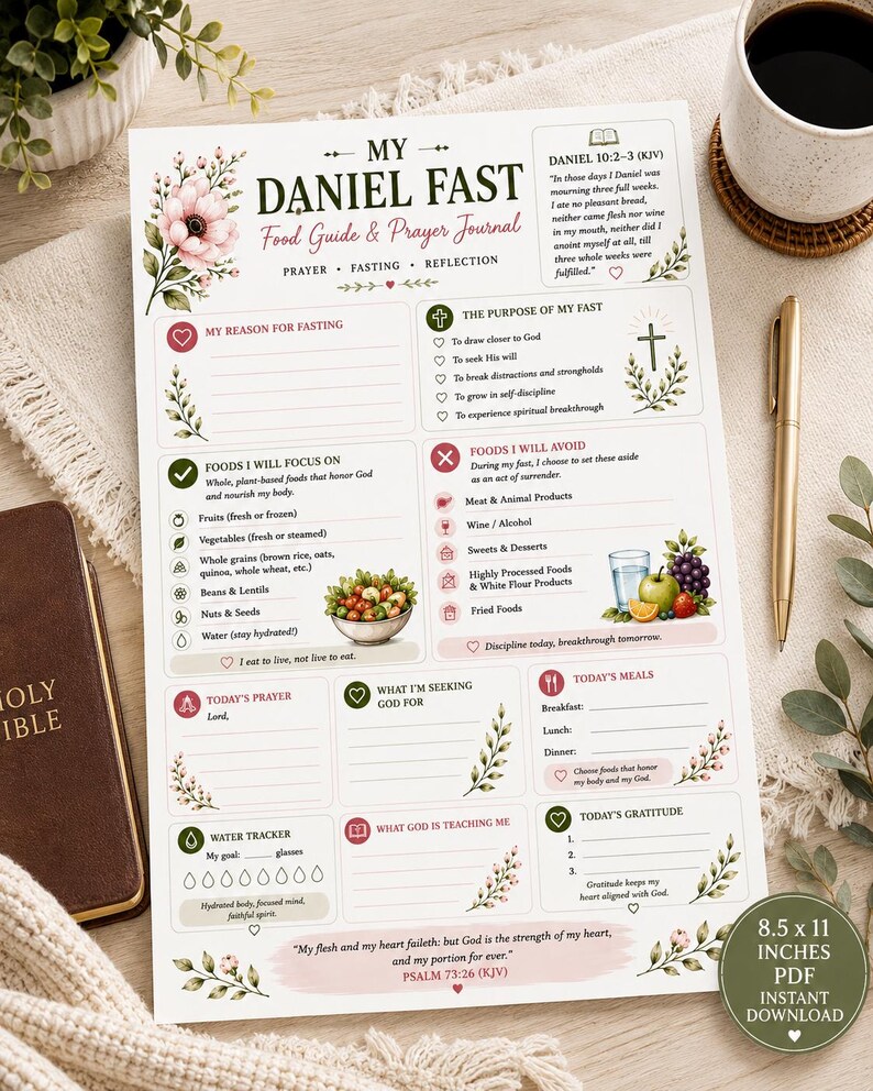 Pu&ograve; includere: Un foglio stampato My Daniel Fast Food Guide and Prayer Journal con illustrazioni floreali, sezioni per obiettivi di digiuno, liste di cibi e monitoraggio giornaliero. Il documento include testi da Daniele 10:2-3 e Salmi 73:26.