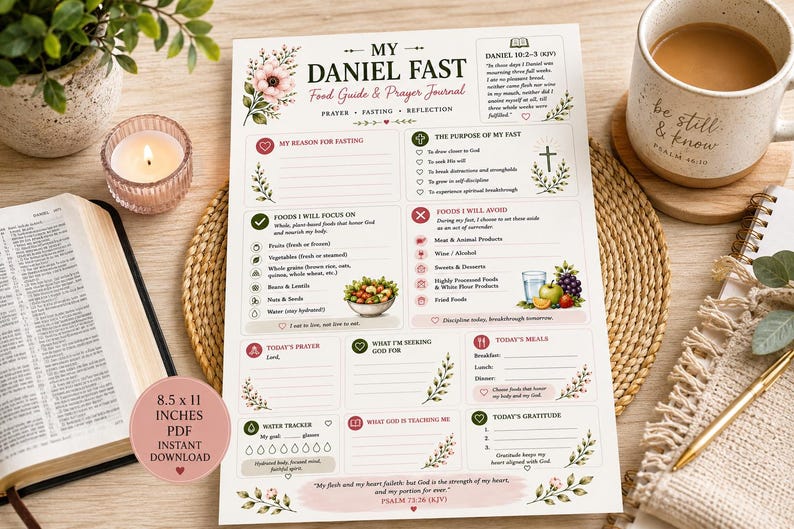 Pu&ograve; includere: Un foglio guida alimentare e diario di preghiera Daniel Fast di 21,6 x 27,9 cm con illustrazioni floreali, sezioni per obiettivi, liste di cibi, preghiera quotidiana, tracciamento acqua e gratitudine, inclusi Daniel 10:2-3 e Salmo 73:26.