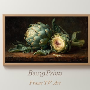 Op de afbeelding: Een ingelijste kunstdruk met een stilleven van twee artisjokken. De artisjokken zijn een mix van groen en geel, met gedetailleerde bladeren en texturen. Het kunstwerk staat tegen een donkere achtergrond, wat de kleuren versterkt. De lijst is lichtbruin.