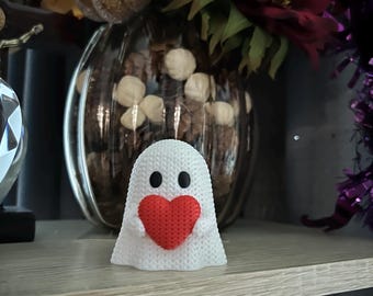 Cute 3D Printed Ghost Holding Heart – Halloween & Valentine’s Gift