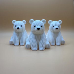 3D Printed Knitted Polar Bear – Cozy Handmade Look, Unique Home Decor, Cute Gift, Nursery Decoration, Arctic Animal Lover Gift, Shelf Decor