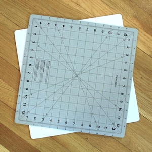 Rotating Self-Healing Cutting Mat 13&quot;x13&quot;