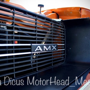 Parrilla delantera y emblema del clásico AMC AMX Descarga digital Fotografía