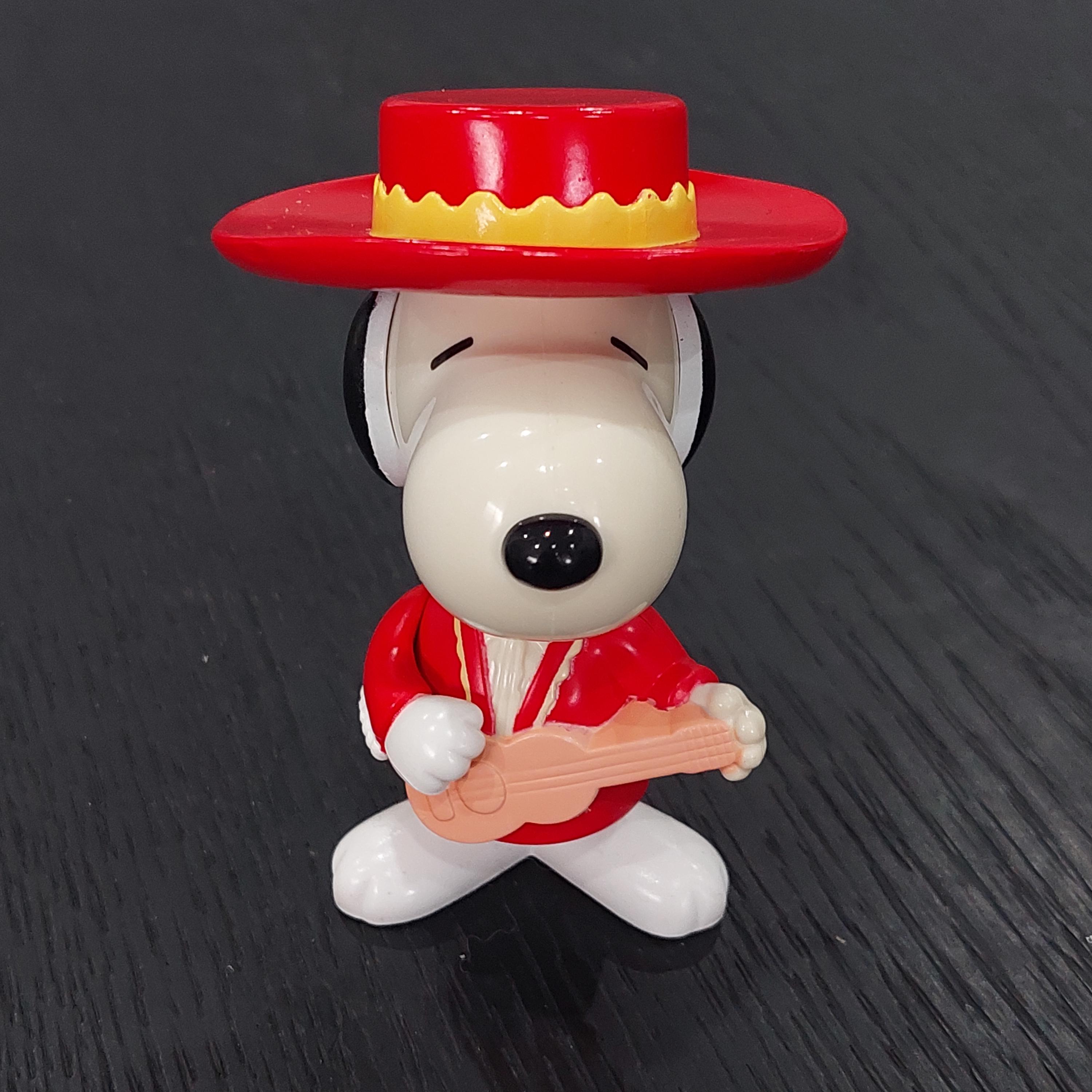Vintage Snoopy World Tour Toys: 1999 Mcdonalds Happy Meal Figures