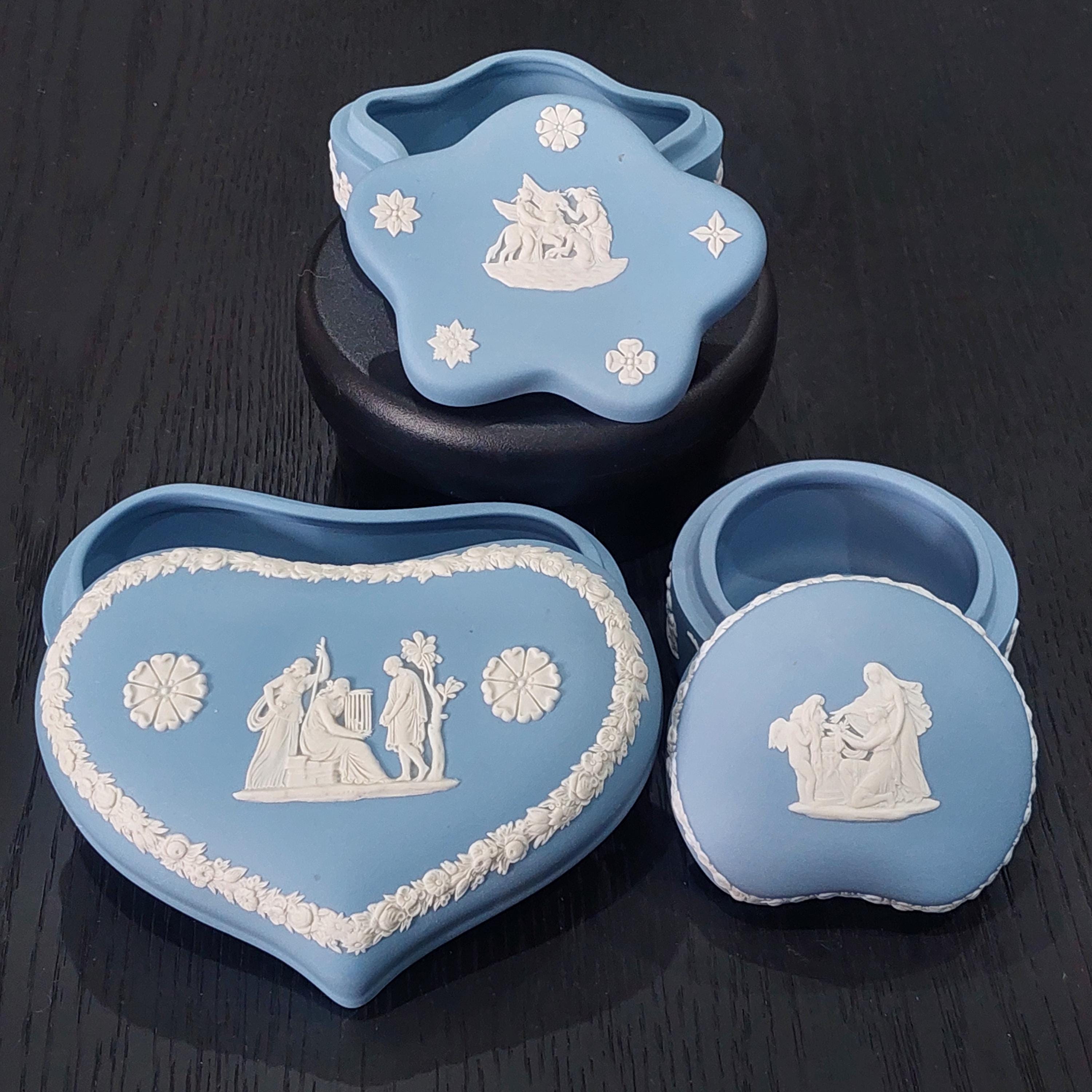 1970年代のヴィンテージ、ブルーのウェッジウッド ジャスパーウェア