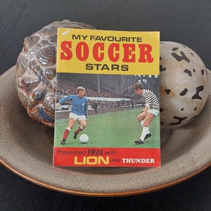Vintage 1971 Trading Cards My Favorite Soccer Stars Lion and Thunder complete with 32 Card