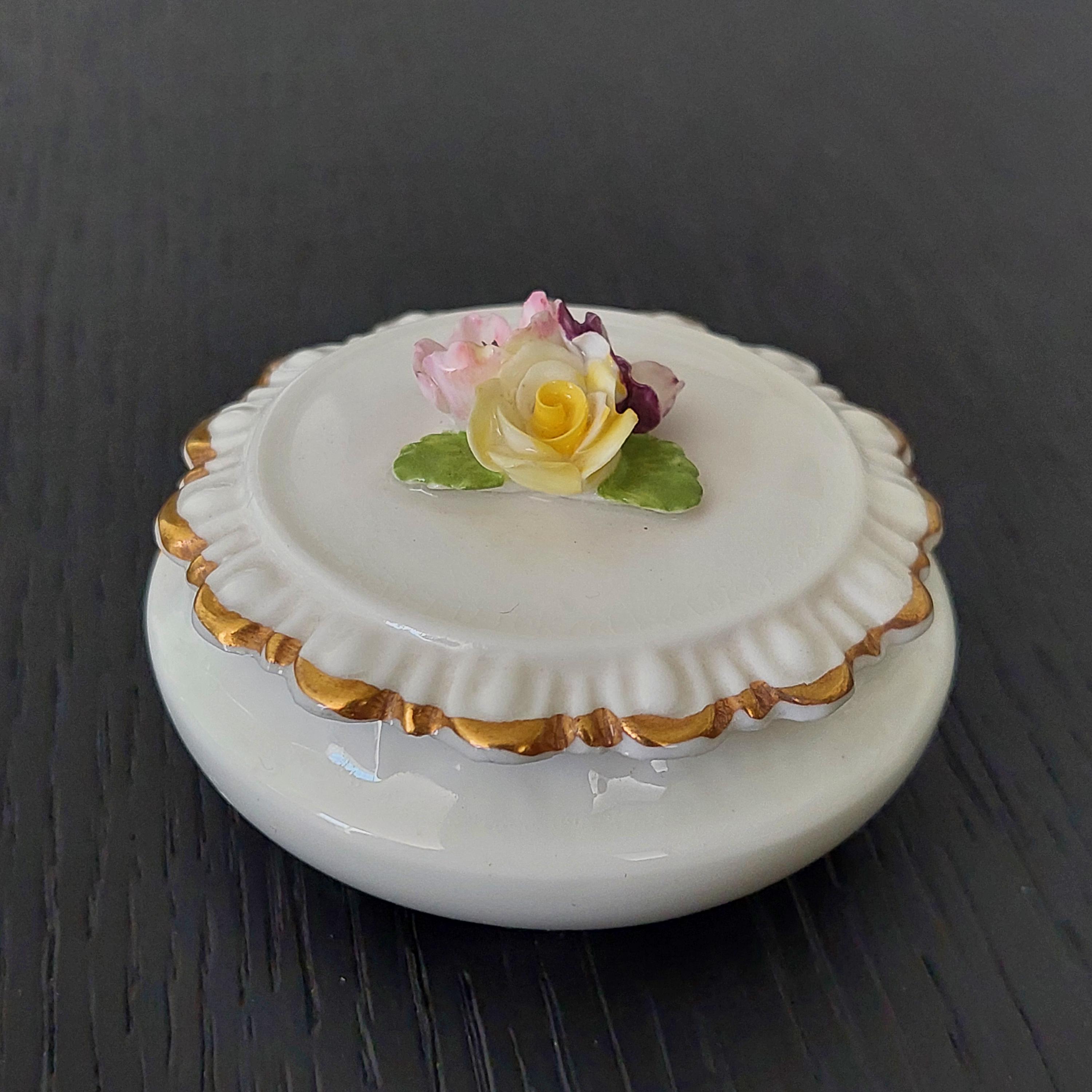 ヴィンテージ コールポート ボーンチャイナ 小さな花柄の小物皿 