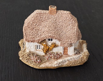 Lilliput Lane Clover Cottage, Handmade in England, Miniature Houses