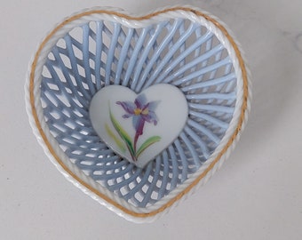 Heart Shaped Basket Weave Ring Dish Featuring a Blue Iris, Saji Japan Fine China, Trinket Dish, Vintage