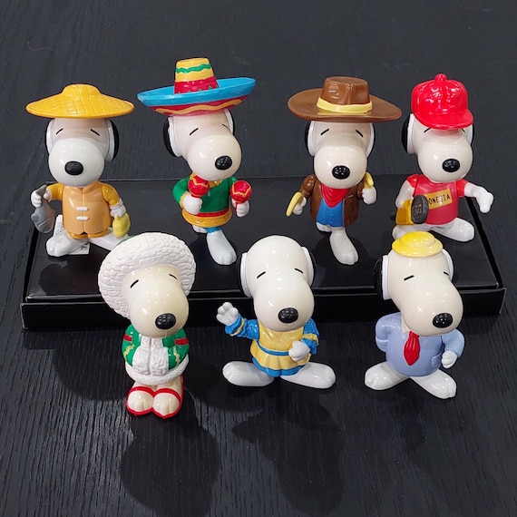 Vintage Snoopy World Tour Toys: 1999 Mcdonalds Happy Meal Figures