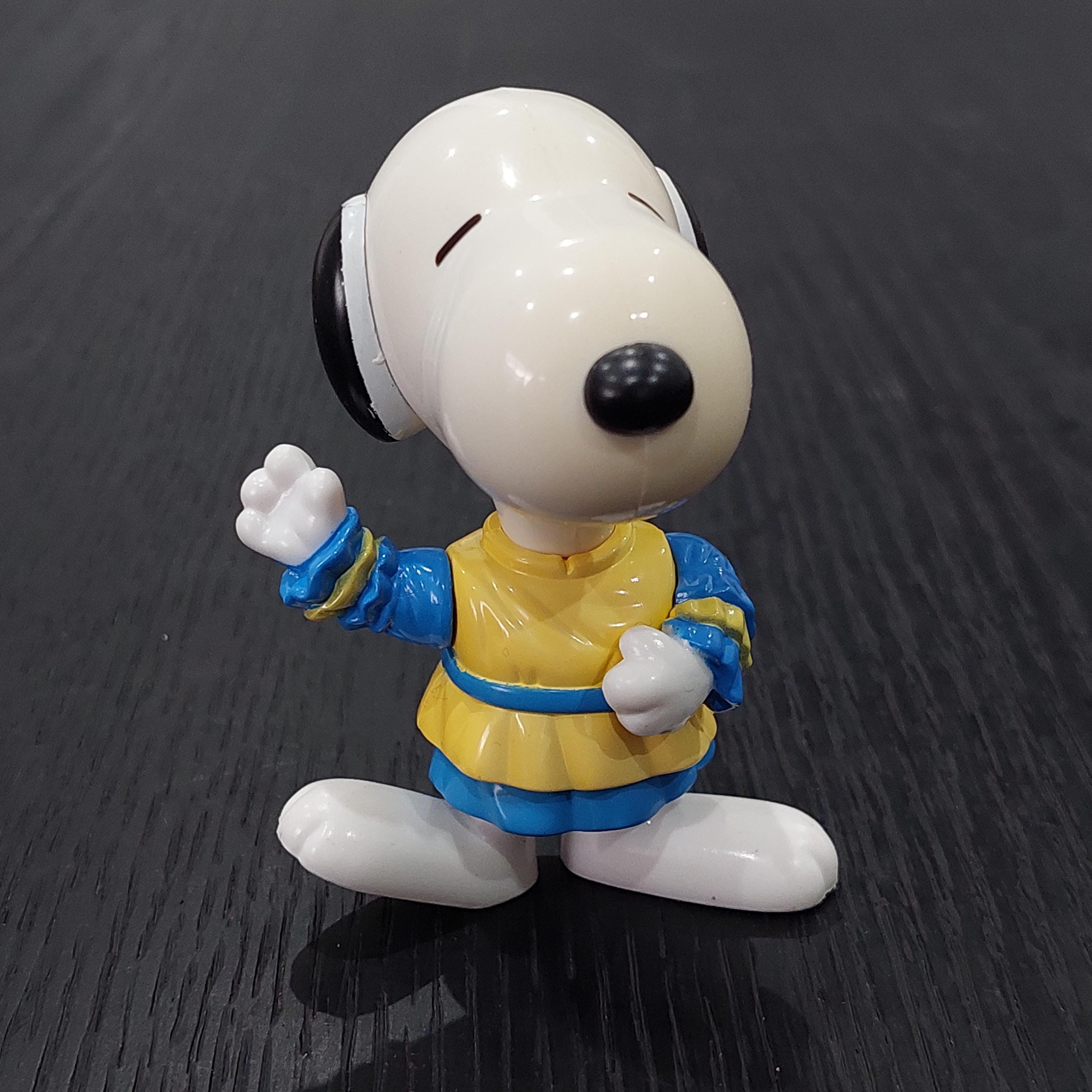 Vintage Snoopy World Tour Toys: 1999 Mcdonalds Happy Meal Figures