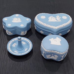 Vintage 1970&#39;s Blue Wedgwood Jasperware Trinket Boxes and Ring Holder, Made in England