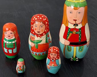 Vintage Hand Painted Wooden Nesting Dolls, Set of 5