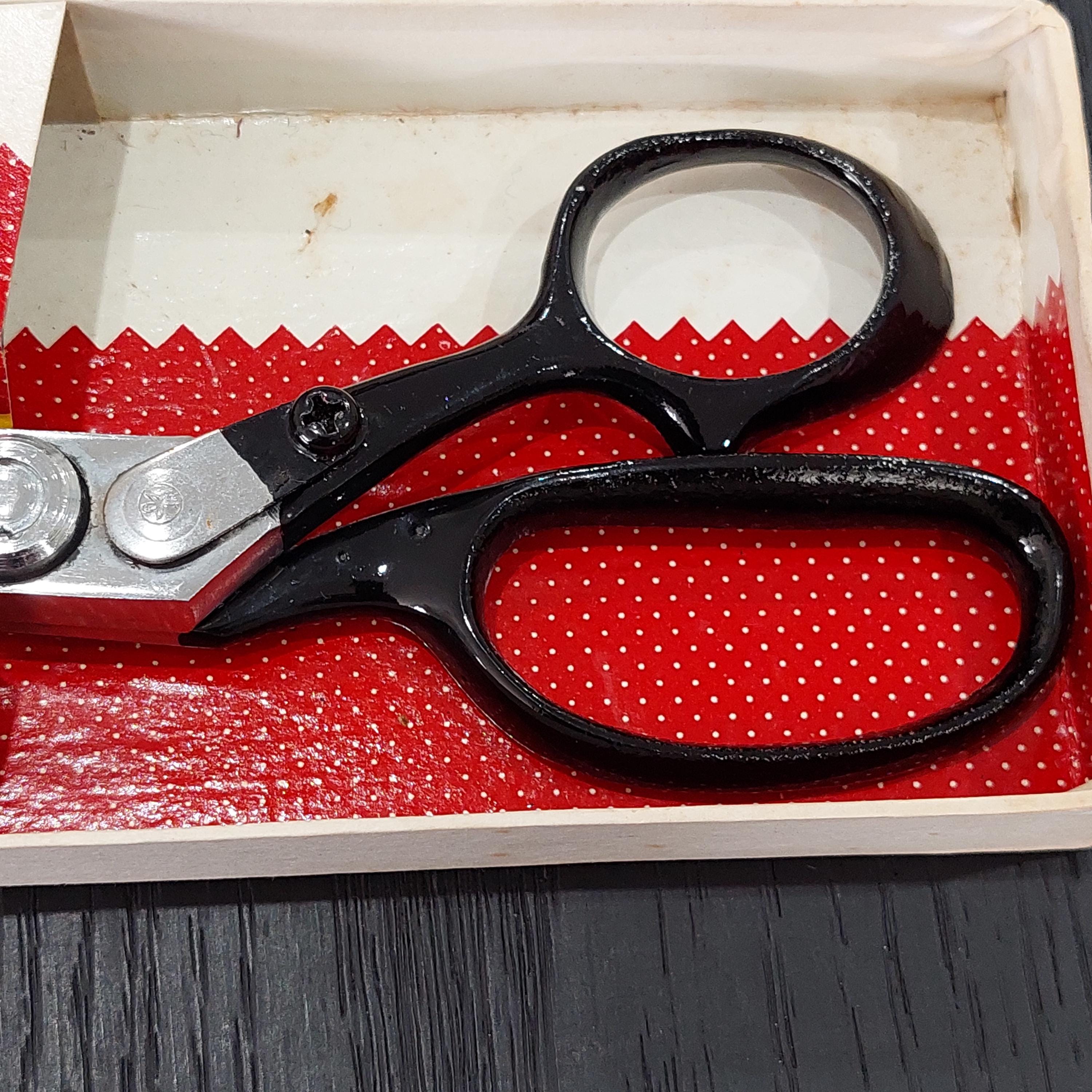 Vintage 1960's Red Canary 7