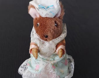 Vintage 1985 Hunca Munca Mouse from Beatrix Potter Made by Frederick Warne USA