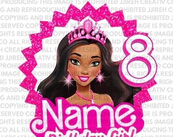 Imagen PNG de cumpleaños de muñeca rosa personalizada, nombre y edad personalizados, transparente, para imprimir en camisetas, pegatinas, adornos para tartas, etiquetas para fiestas y más.