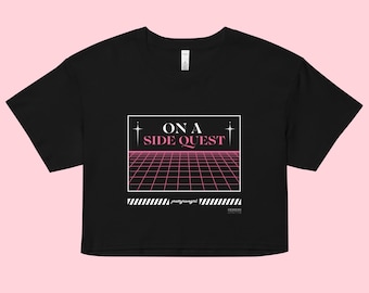 Top corto largo On A Side Quest / EDM merchandising rave wear outfit trendy y2k