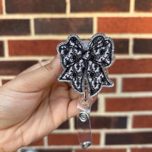 Black & White Lace Bow Badge Reel – Elegant Nurse ID Holder | Vintage-Inspired, Feminine Work Accessory