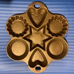 John Wright Cast Iron Four Seasons / Hearts and Stars Baking Mold