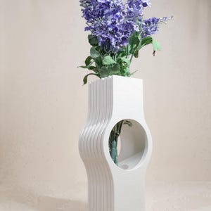 Zeitgenössische Vase ausgeschnitten – 3D Gedrucktes Dekor für Kunst- oder Trockenblumen