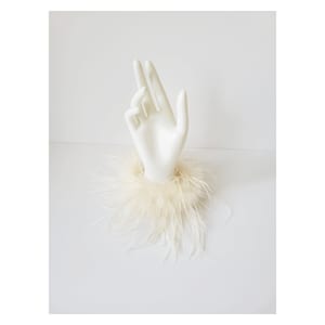 Puños de plumas auténticas beige, pulseras de plumas beige para fiesta, puños de plumas de avestruz, puños de plumas estilo Hollywood, puños de plumas para boda
