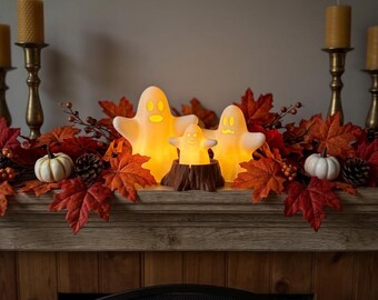 Gloeiende spookfamilie schoorsteenmanteldecoratie, spooktheelichthouder op rustieke boomstronkvoet, griezelig nachtlampje voor de kinderkamer, gezellig herfstdecoratie voor de hal