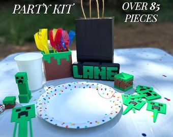 Kit de fiesta de cumpleaños con temática minera, incluye adorno personalizado para pastel o cupcakes y obsequios.