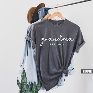 Custom Comfort Colors® Grandma Shirt, Mothers Day Gift, Gift for Grandmother, Nana Tee, Grandma Est Date Tshirt, Mommy Shirt, Mimi Shirt image 3